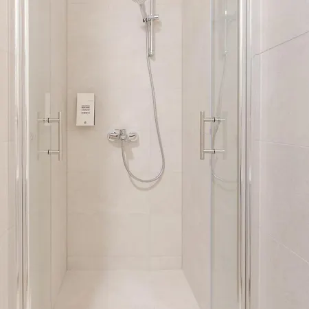 Hotel Swanky 3*
