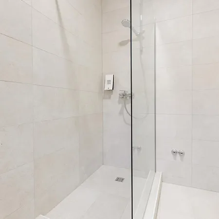 Hotel Swanky